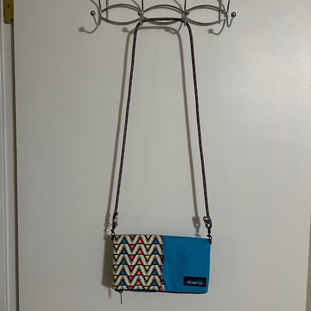 KAVU Keeper Crossbody Bag Blue Geometric Chevron Canvas Rope Strap Organizer